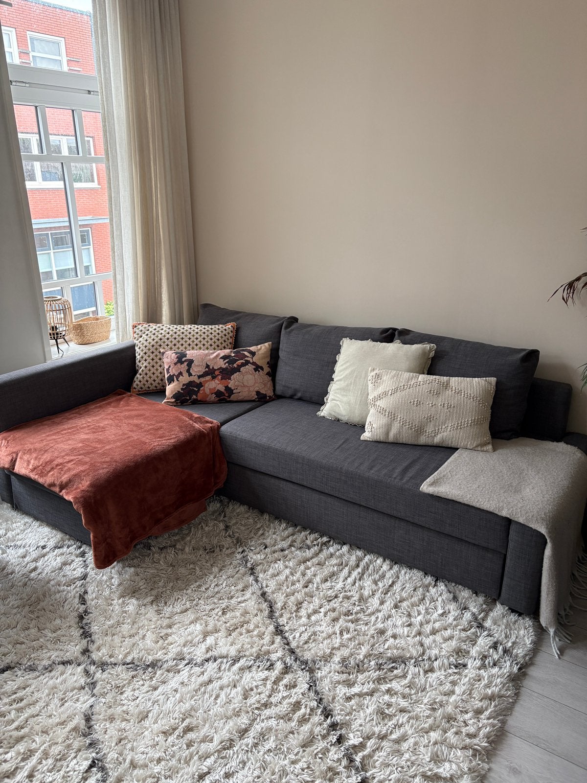 IKEA FRIHETEN hoekslaapbank met opbergruimte, Ophalen, Driepersoons, Zo goed als nieuw, 200 tot 250 cm
