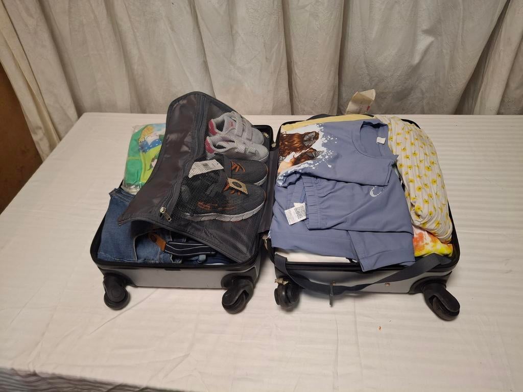 Koffer gevuld met kleding zgan, Ophalen of Verzenden, Zo goed als nieuw