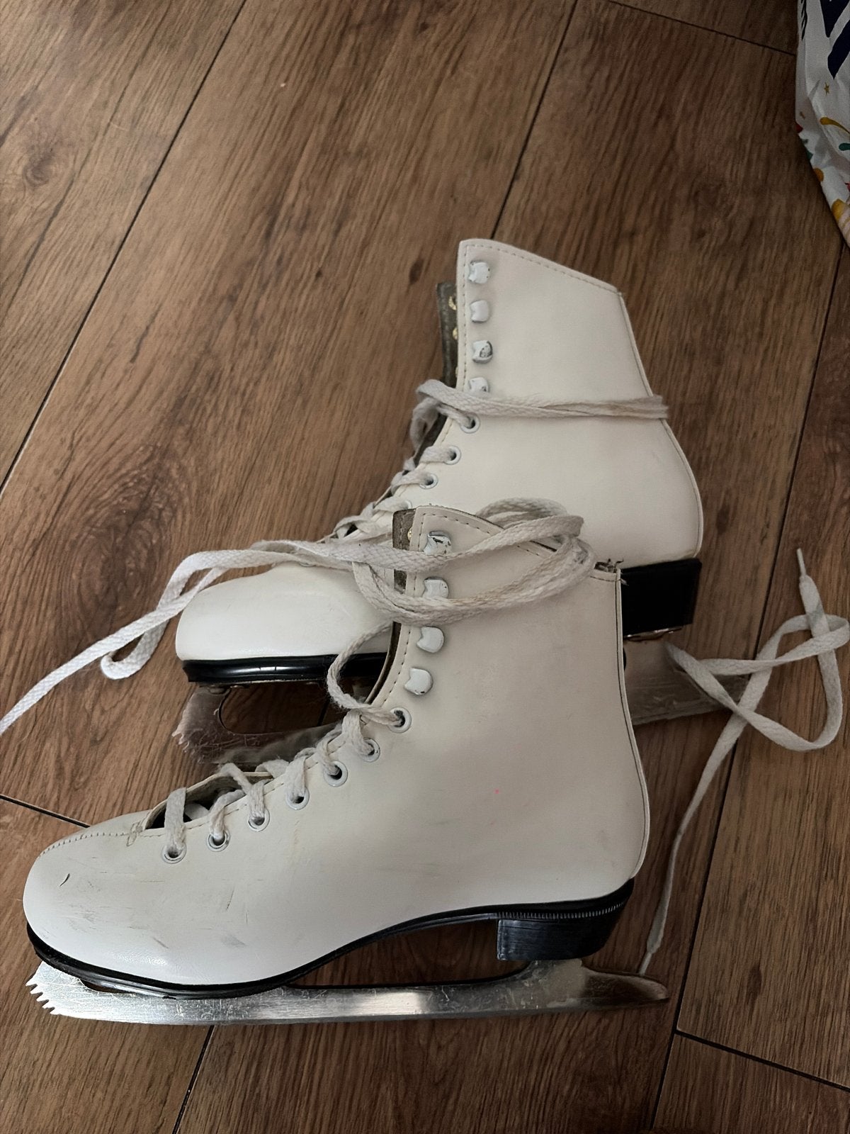 Kunstschaatsen maat 35 - kunnen nog een ronde mee, Sport en Fitness, Ophalen of Verzenden, Gebruikt, Kunstschaatsen