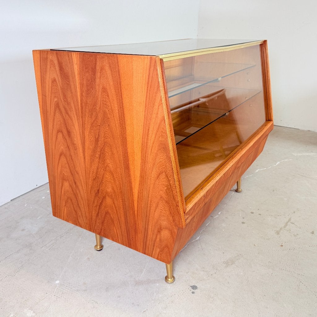 Vintage Toonbank Vitrine op gouden pootjes, Huis en Inrichting, D, Met deur(en), 100 tot 150 cm, Glas