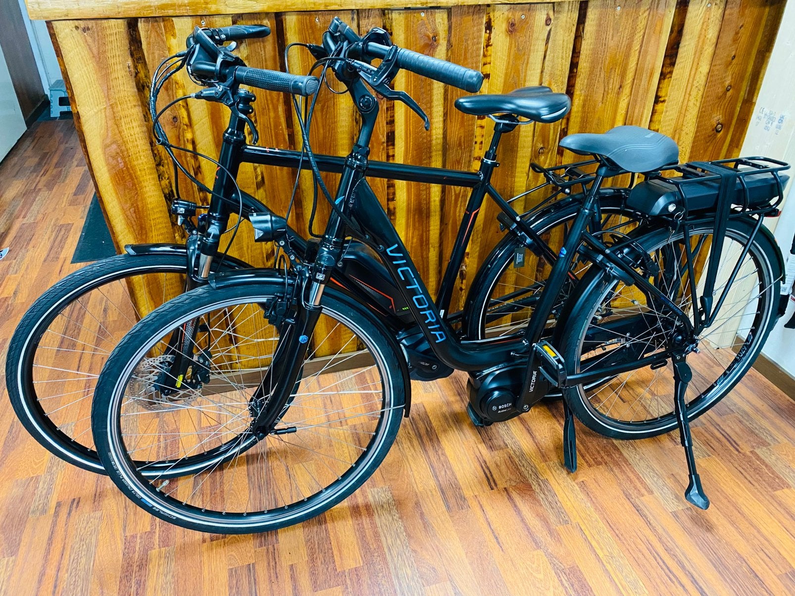 2X Elektrisch Victoria Bosch Active Line Middenmotor, Versnellingen, 56 cm of meer, Zo goed als nieuw, Ophalen