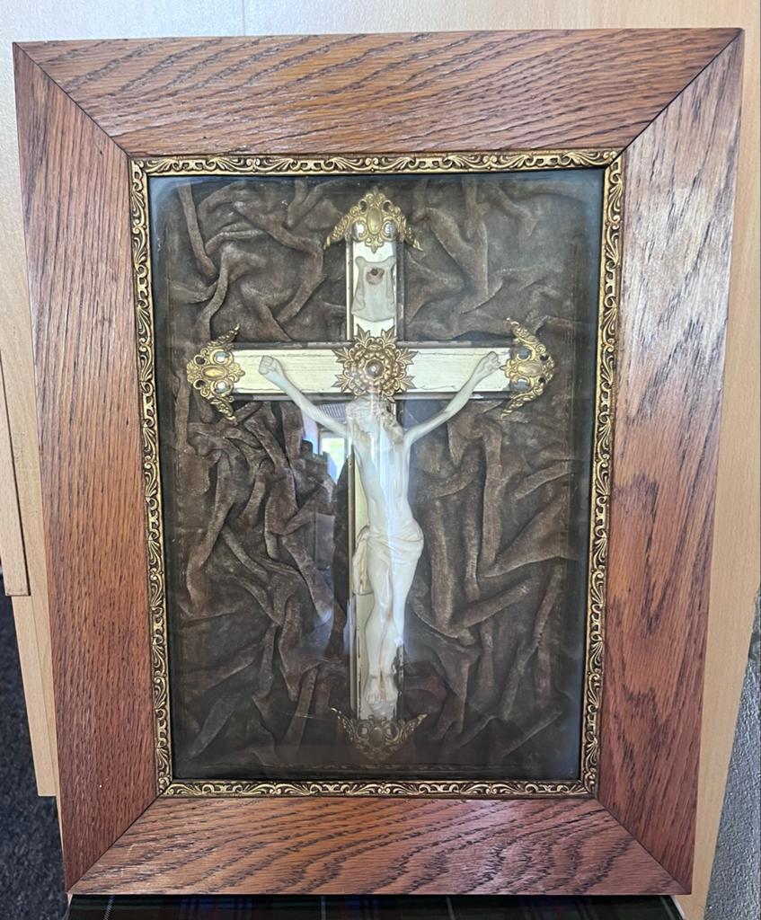 Antiek Kruisbeeld in Lijst - Religieuze Kunst, Ophalen of Verzenden