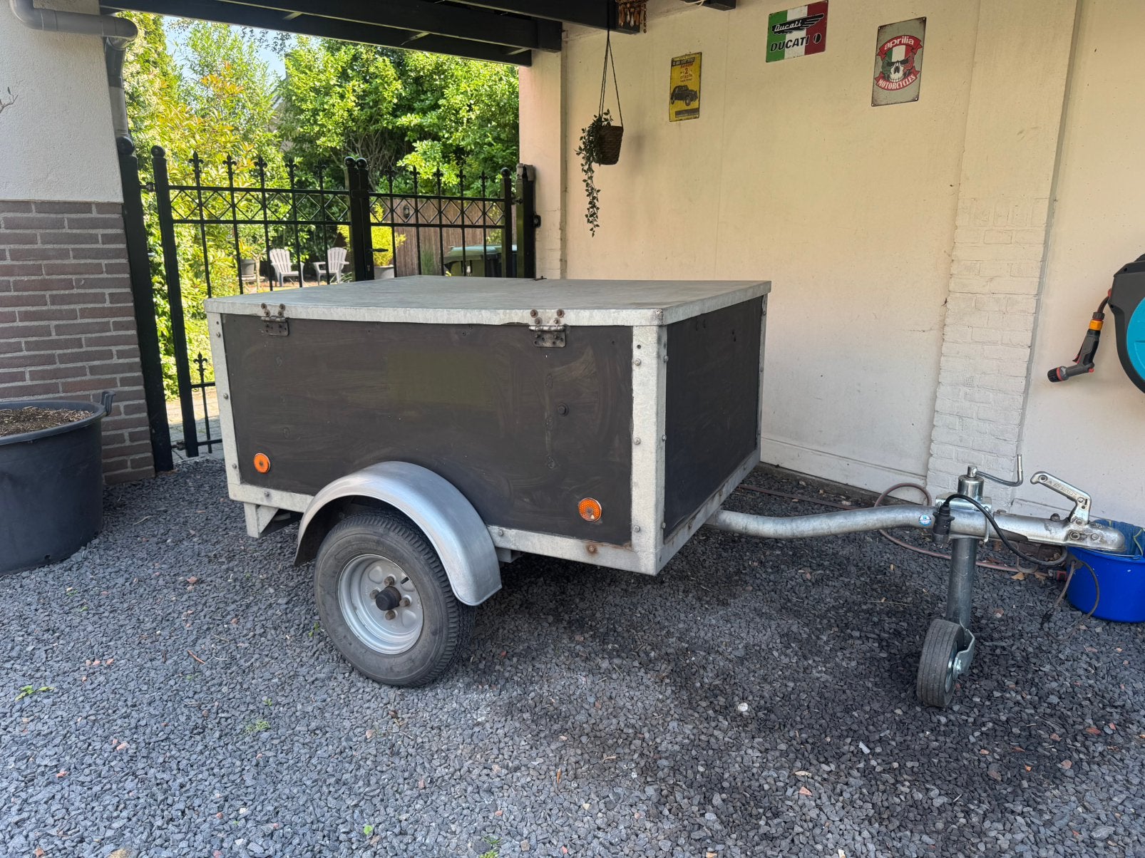Nette compacte campeer aanhanger met klep, Auto diversen, Aanhangers en Bagagewagens, Ophalen of Verzenden, Zo goed als nieuw