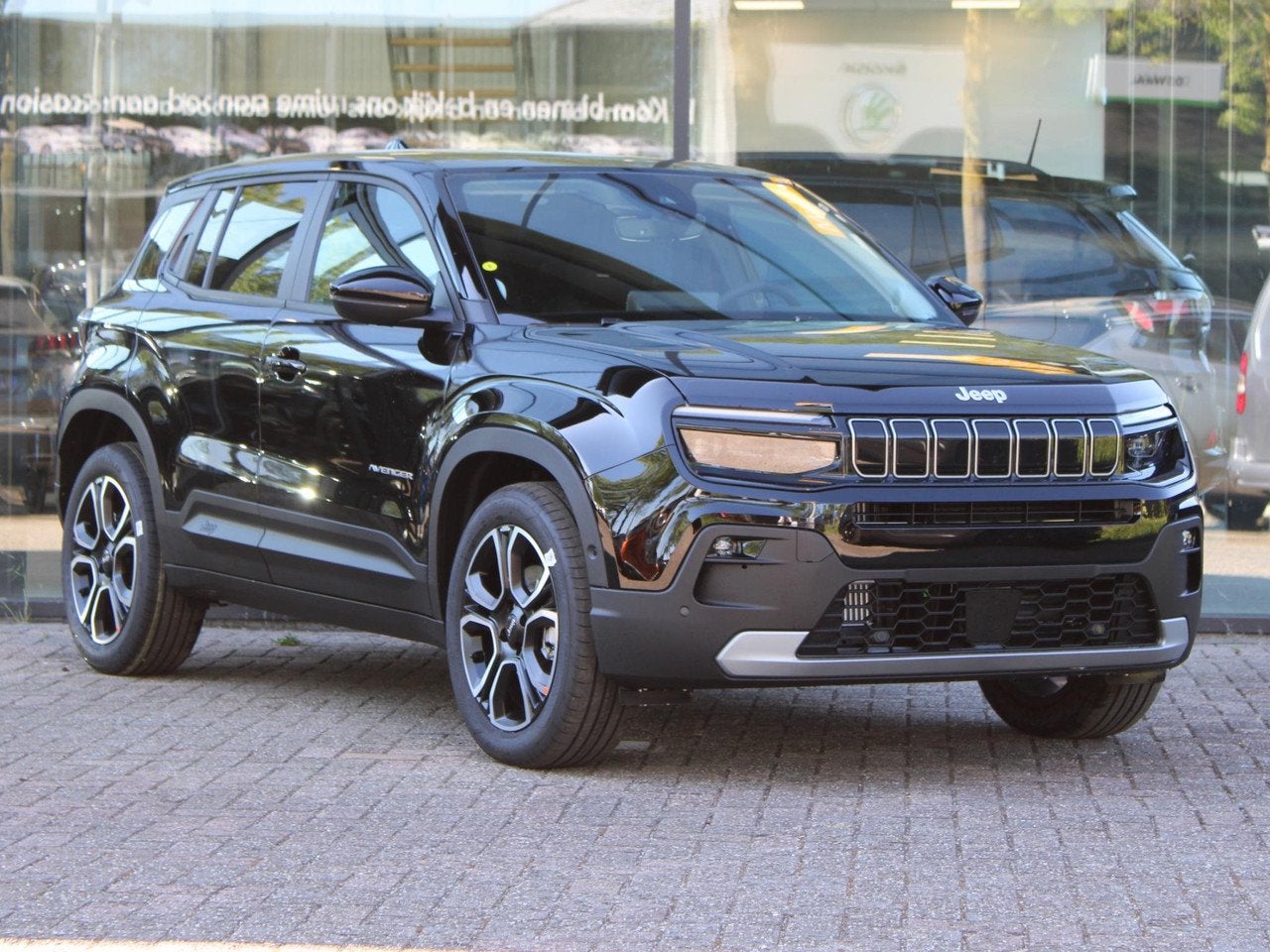 Jeep Avenger 1.2 e-Hybrid Summit VOORRAAD KORTING (bj 2026), Auto's, Jeep, Automaat, Gebruikt, 1199 cc, Bedrijf
