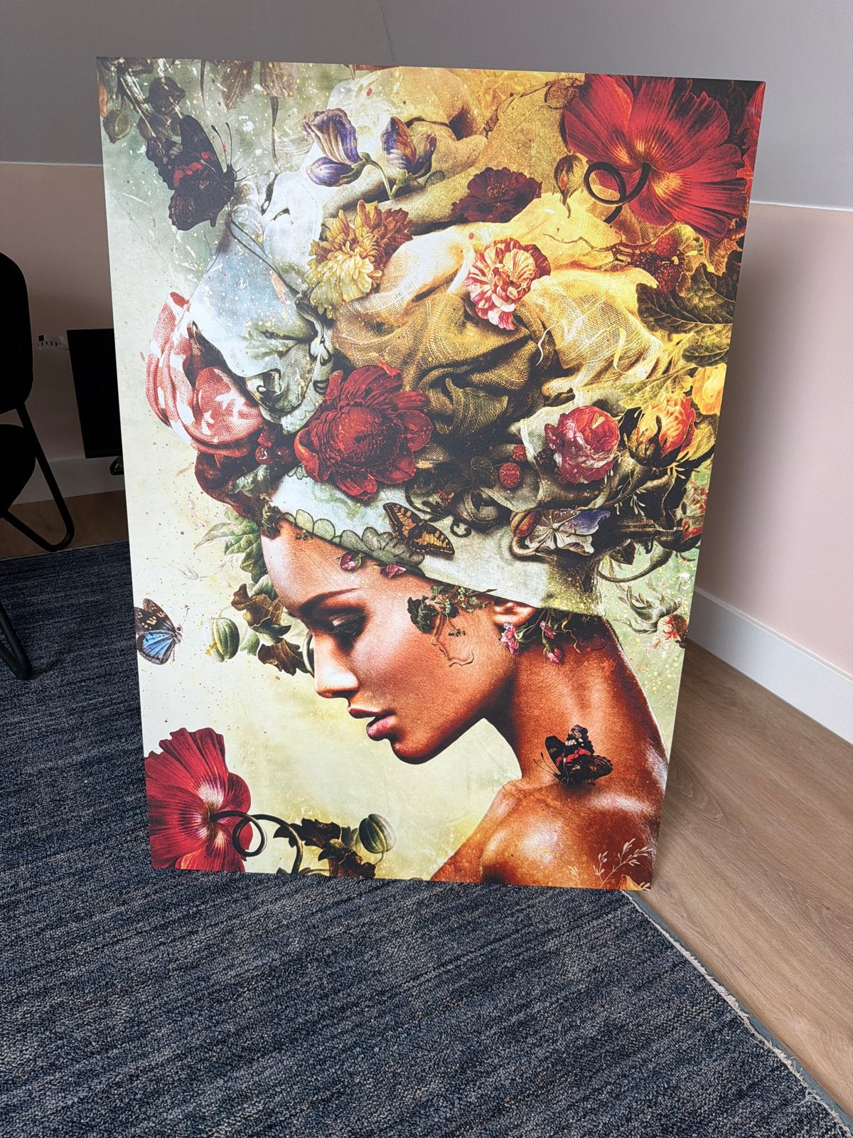 Aluminium Schilderij Vrouw met Bloemen en Vlinders, Ophalen of Verzenden, Metaal, Ophangklaar, Figuren