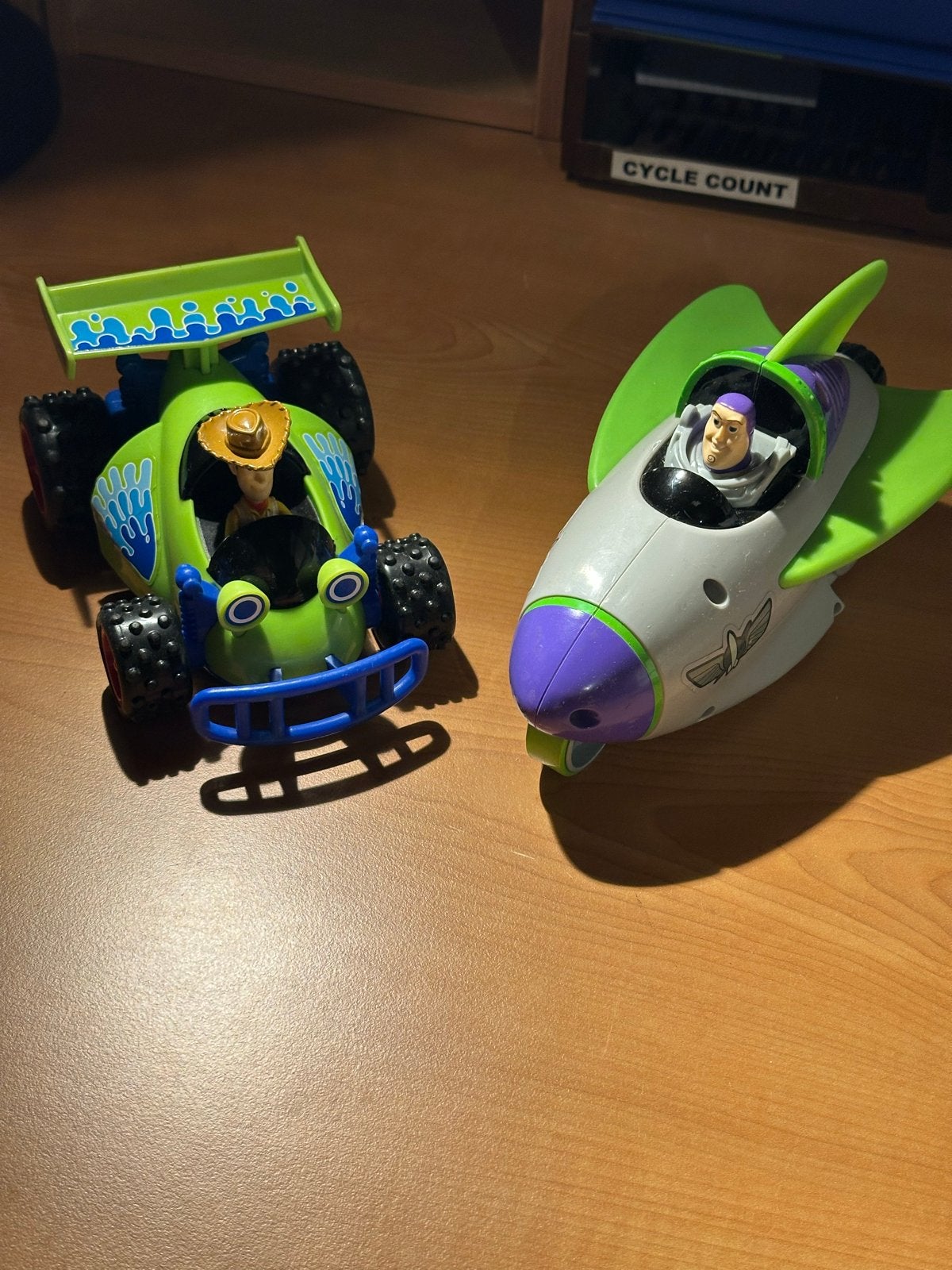 Toy Story Woody RC auto en Buzz Lightyear ruimteschip, Ophalen of Verzenden, Gebruikt