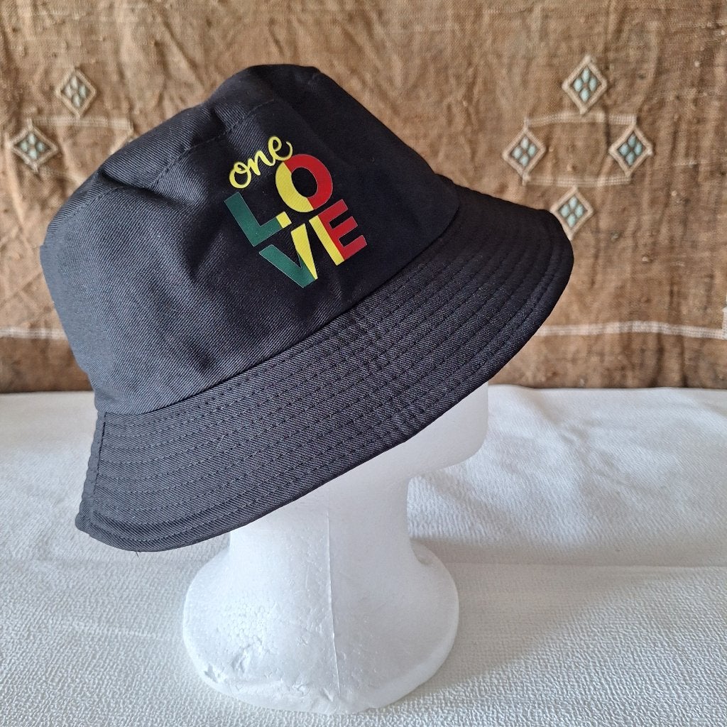 One Love Reggae pet – Nieuw, One Size € 8,00, Ophalen of Verzenden, Nieuw, 58 of 59 cm (L, 7¼ of ⅜ inch), Pet