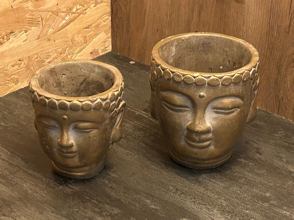 Twee Boeddha hoofd plantenpotten goudkleurig, Gebruikt, Rond, Ophalen of Verzenden, Aardewerk