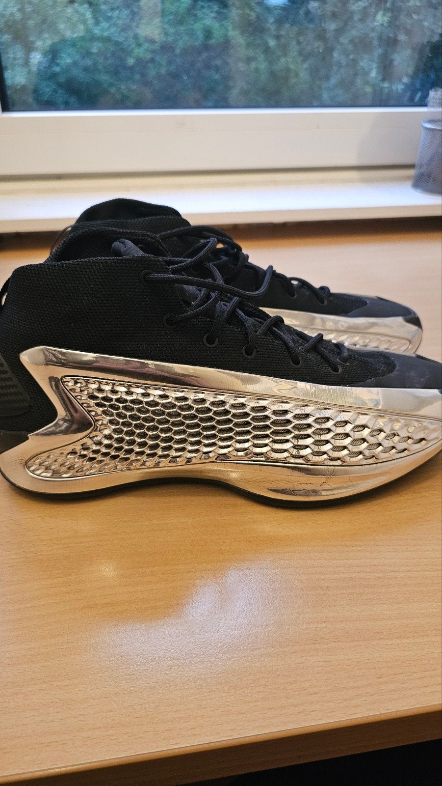 Adidas basketbalschoenen Zwart/Zilver - Maat 45, Ophalen of Verzenden, Zo goed als nieuw, Schoenen