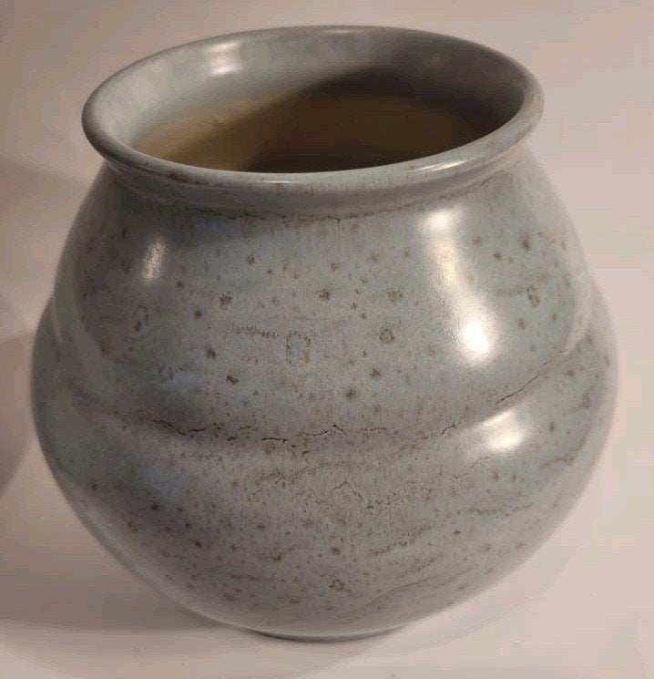 Aardewerk vaas met zijdeglans grijsblauw glazuur, 15 cm, Antiek en Kunst, Ophalen of Verzenden