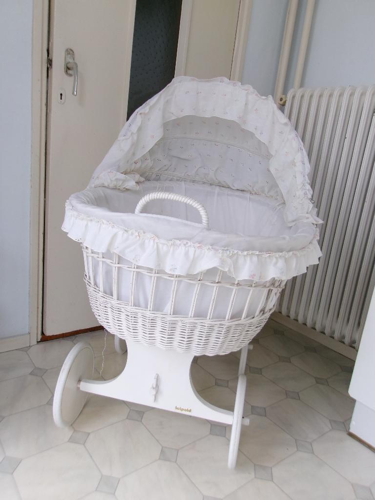 Rotan Wieg op wielen - Leipold Vintage - Wit, Kinderen en Baby's, Kinderkamer | Bedden, Ophalen, Gebruikt, 70 tot 85 cm, Minder dan 140 cm