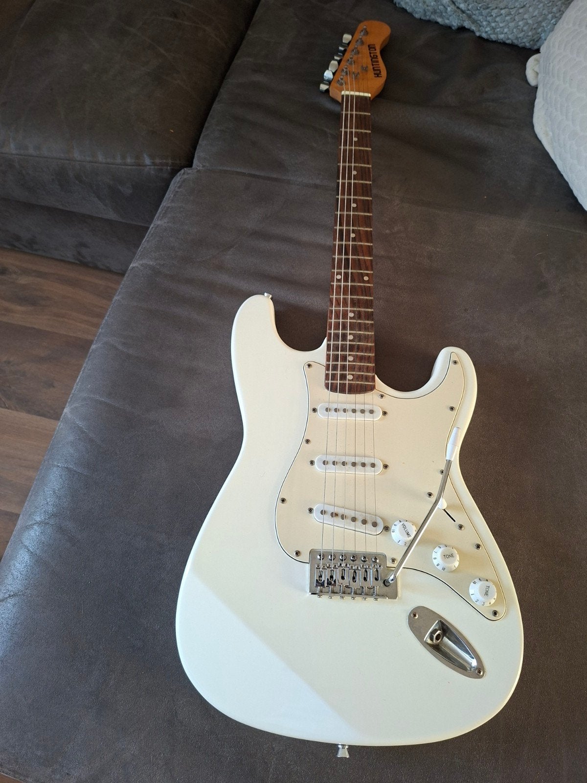 Te koop!Complete set Huntington elektrische gitaar zie adv, Met versterker, Zo goed als nieuw, Solid body, Ophalen