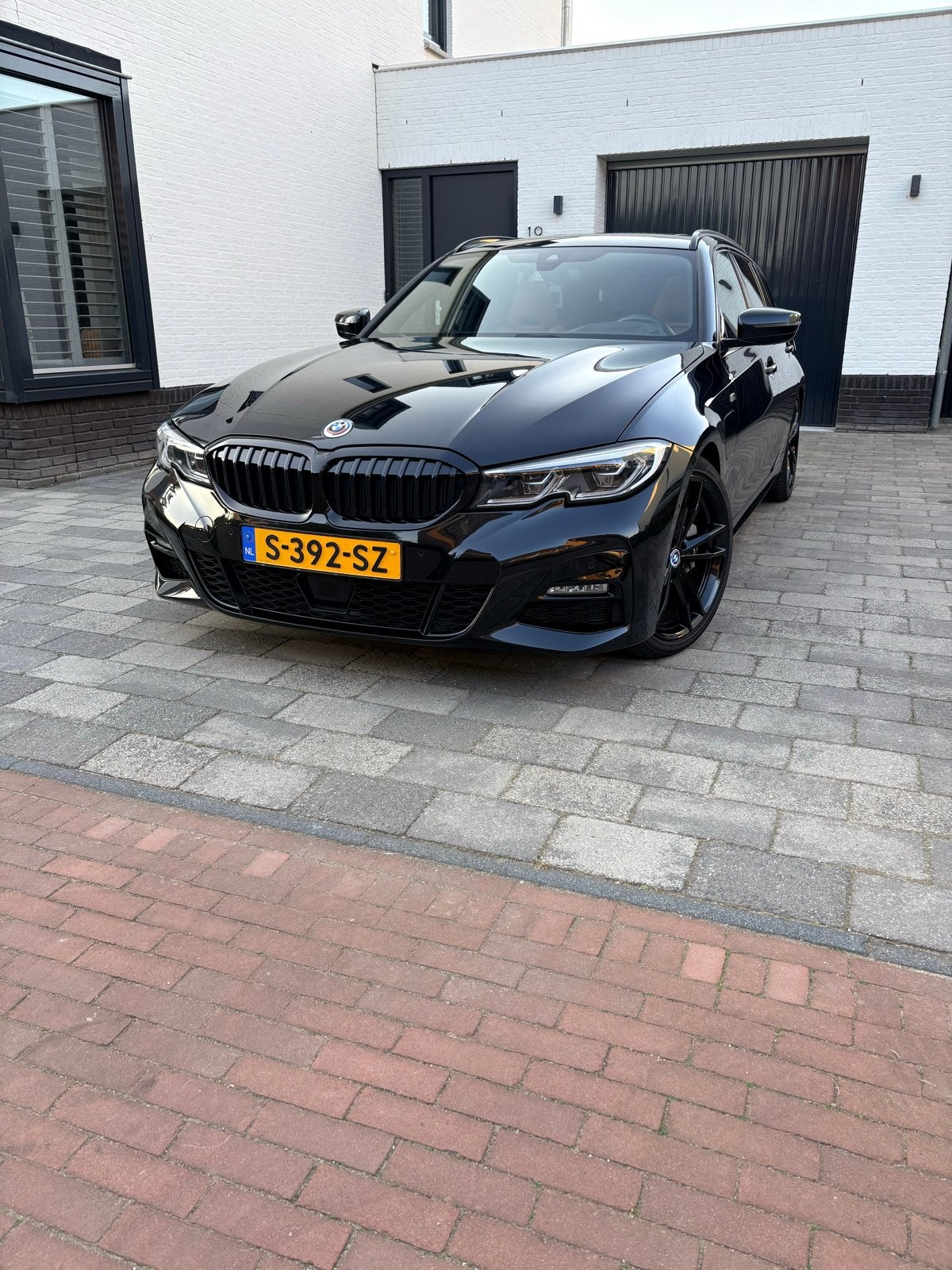 BMW 3-SERIE TOURING 330e X-DRIVE PANO 360 TREKHAAK HUD LASER, Lane Departure Warning, Euro 6, 4 cilinders, 1865 kg