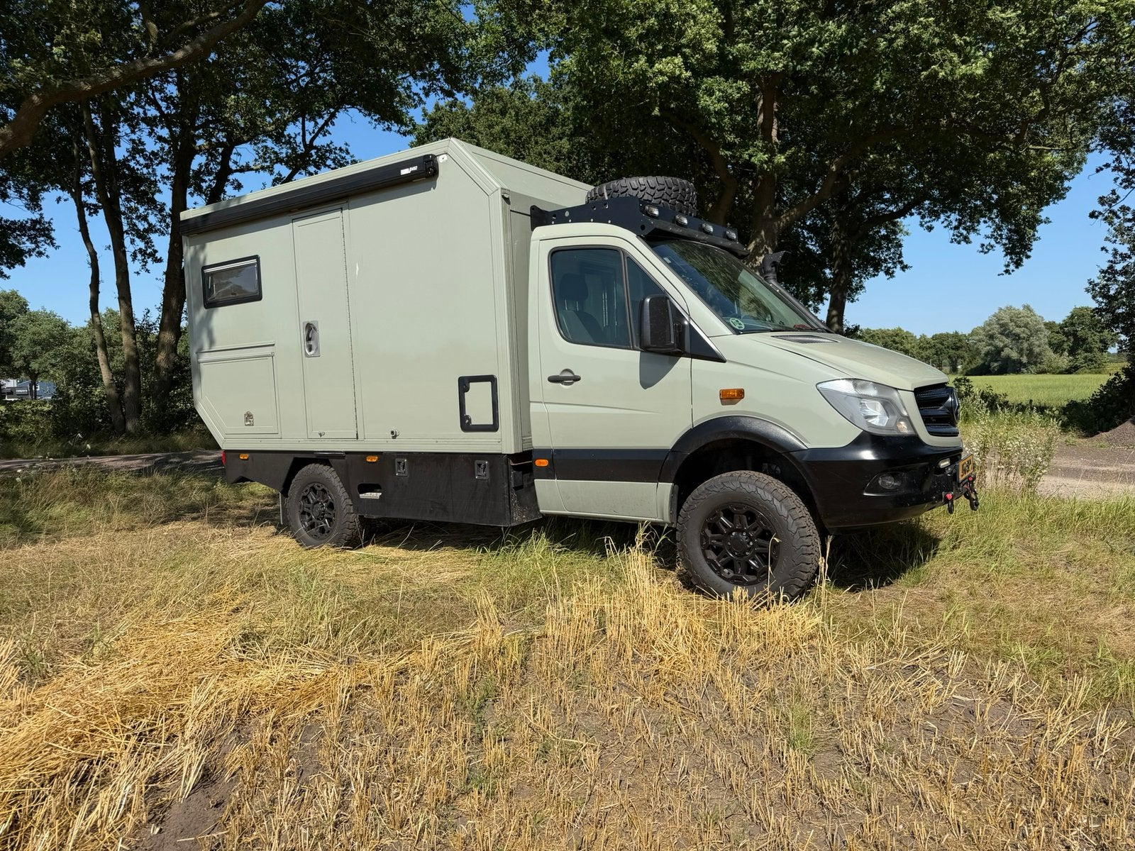 Mercedes sprinter 4x4 overland camper, low gear & locker, Chemisch toilet, Tot en met 2, Particulier, Koelkast