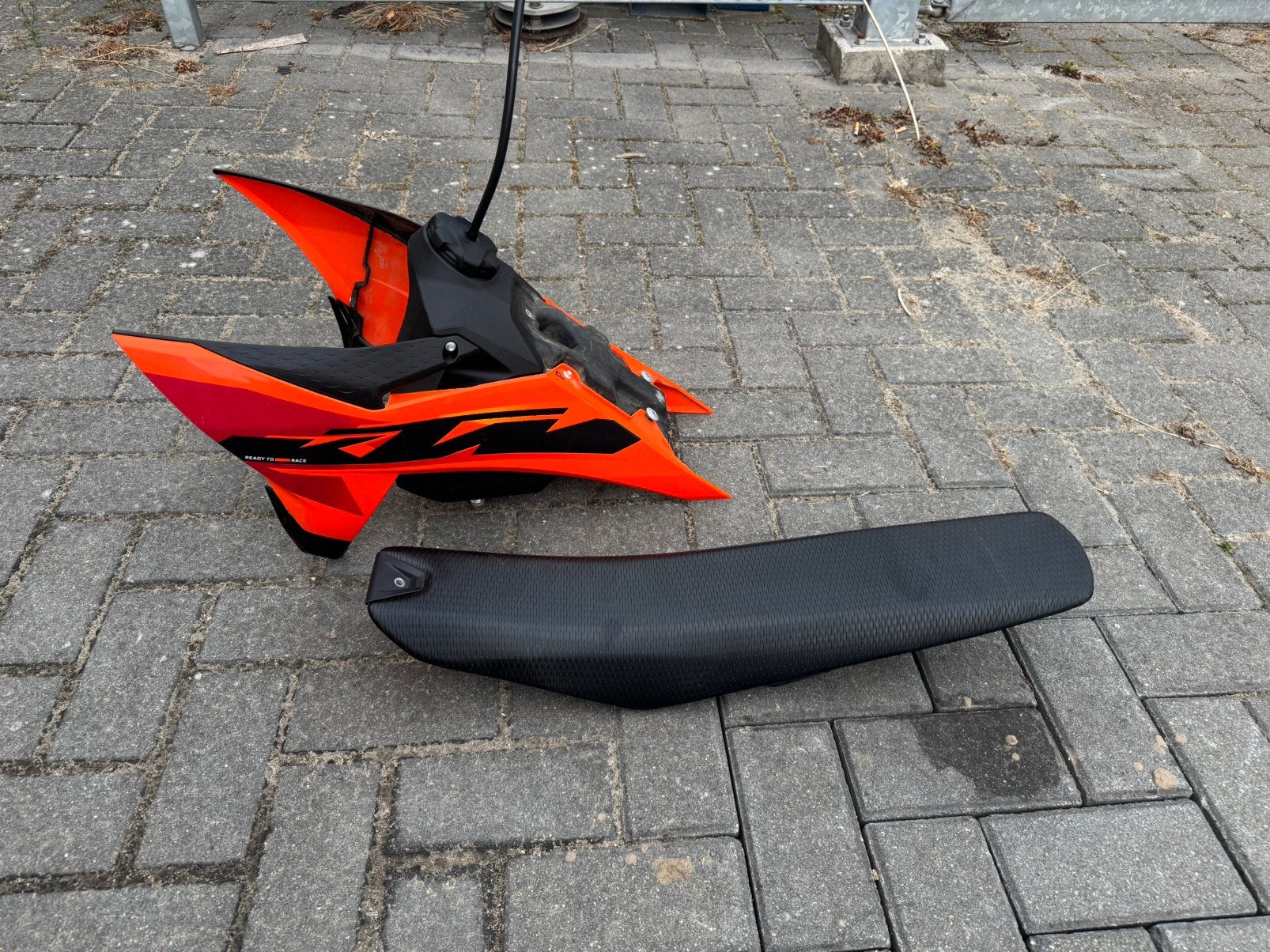 Ktm sx 85 tank + zadel, Verzenden