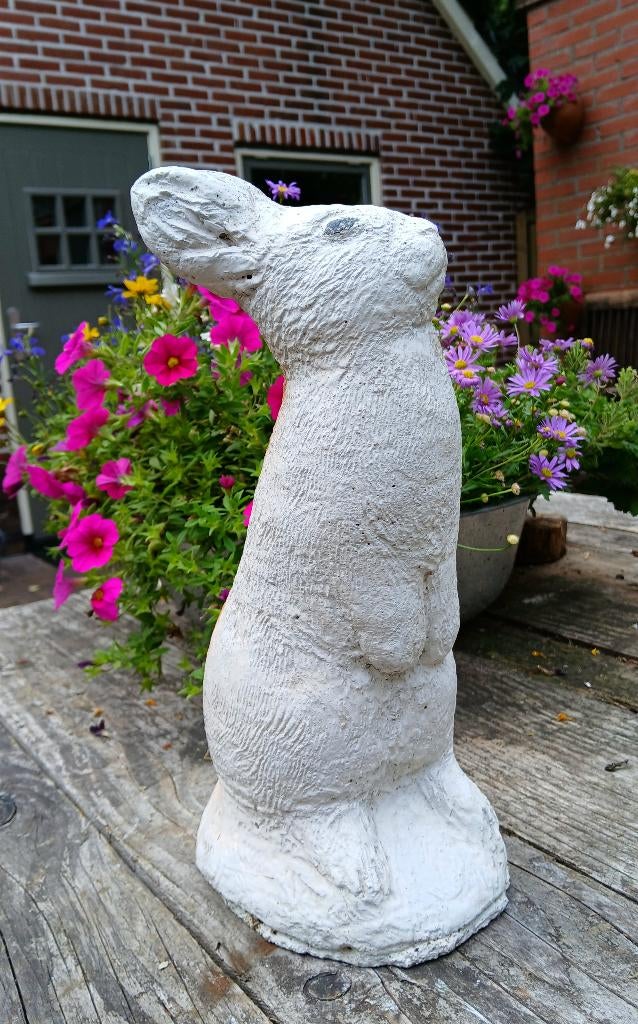 Beeld haas - konijn - beton - betonnen - tuinbeeld - pasen, Ophalen of Verzenden, Gebruikt