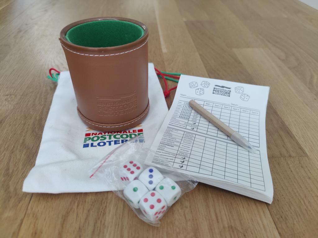 NIEUW. Reisspel Yahtzee, Vijf spelers of meer, Ophalen of Verzenden, Nieuw, Reisspel