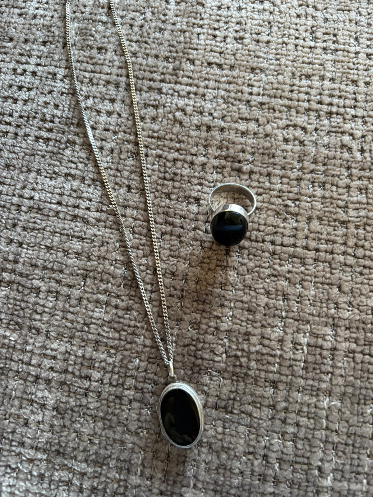 Dikke ketting met onix amulet en bijpassende ring zilver, Ophalen of Verzenden, Gebruikt, Zilver