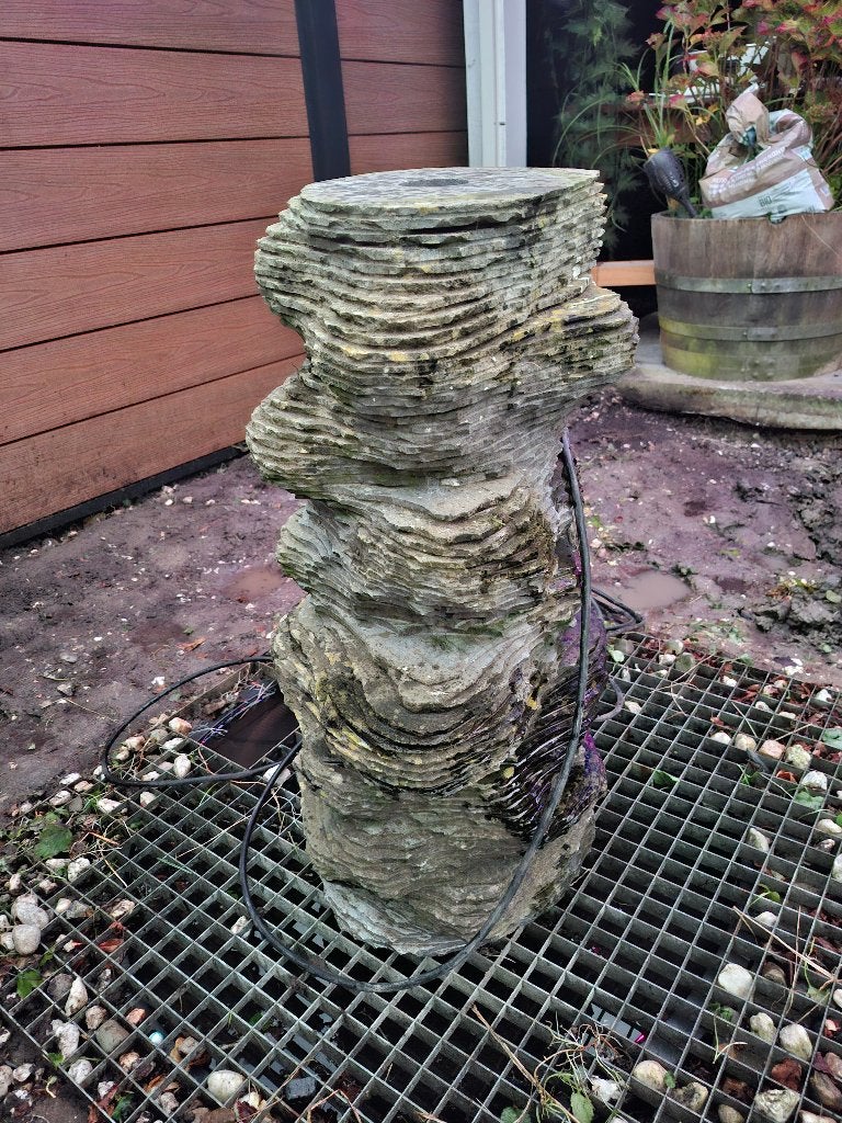 Waterornament met grote kuip en rooster, Tuin en Terras, Ophalen, Gebruikt, Graniet, Waterornament