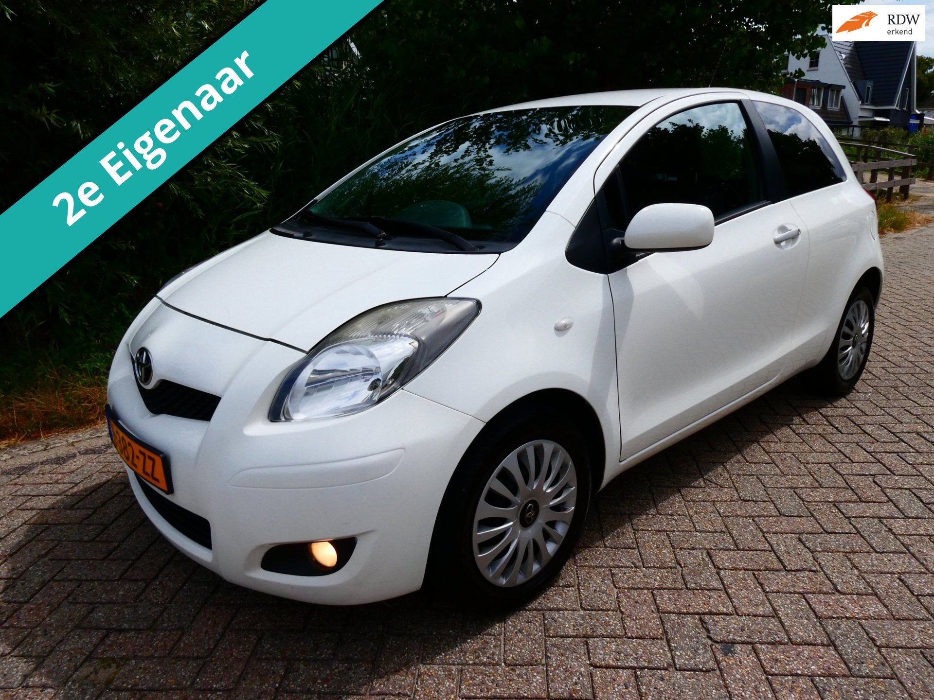 Toyota Yaris 1.3 VVTi Automaat 101pk 2e eig. Clima Navi, 750 kg, Wit, 1329 cc, Bedrijf