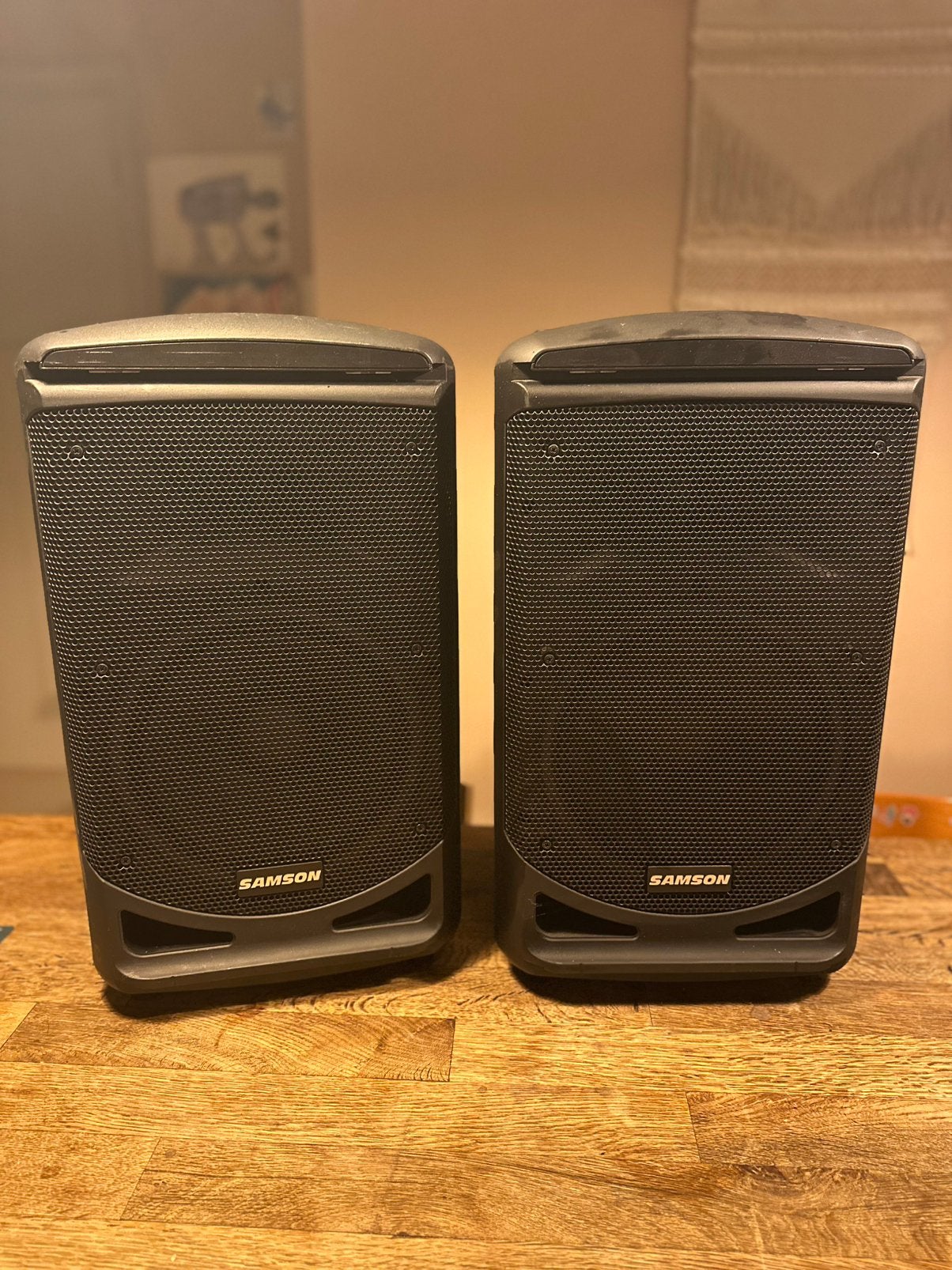Samson XP1000 soundsystem en PA systeem met mic van samson, Inclusief kabels, Party speaker, Ophalen of Verzenden, Zo goed als nieuw