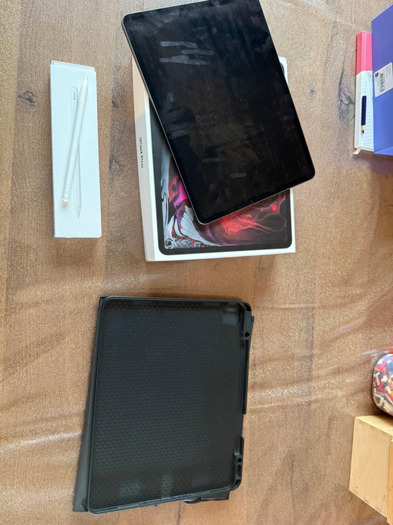 Apple iPad Pro 12,9 inch(3egeneratie) met apple pencil, Ophalen of Verzenden, 12 inch, Grijs, Overige modellen