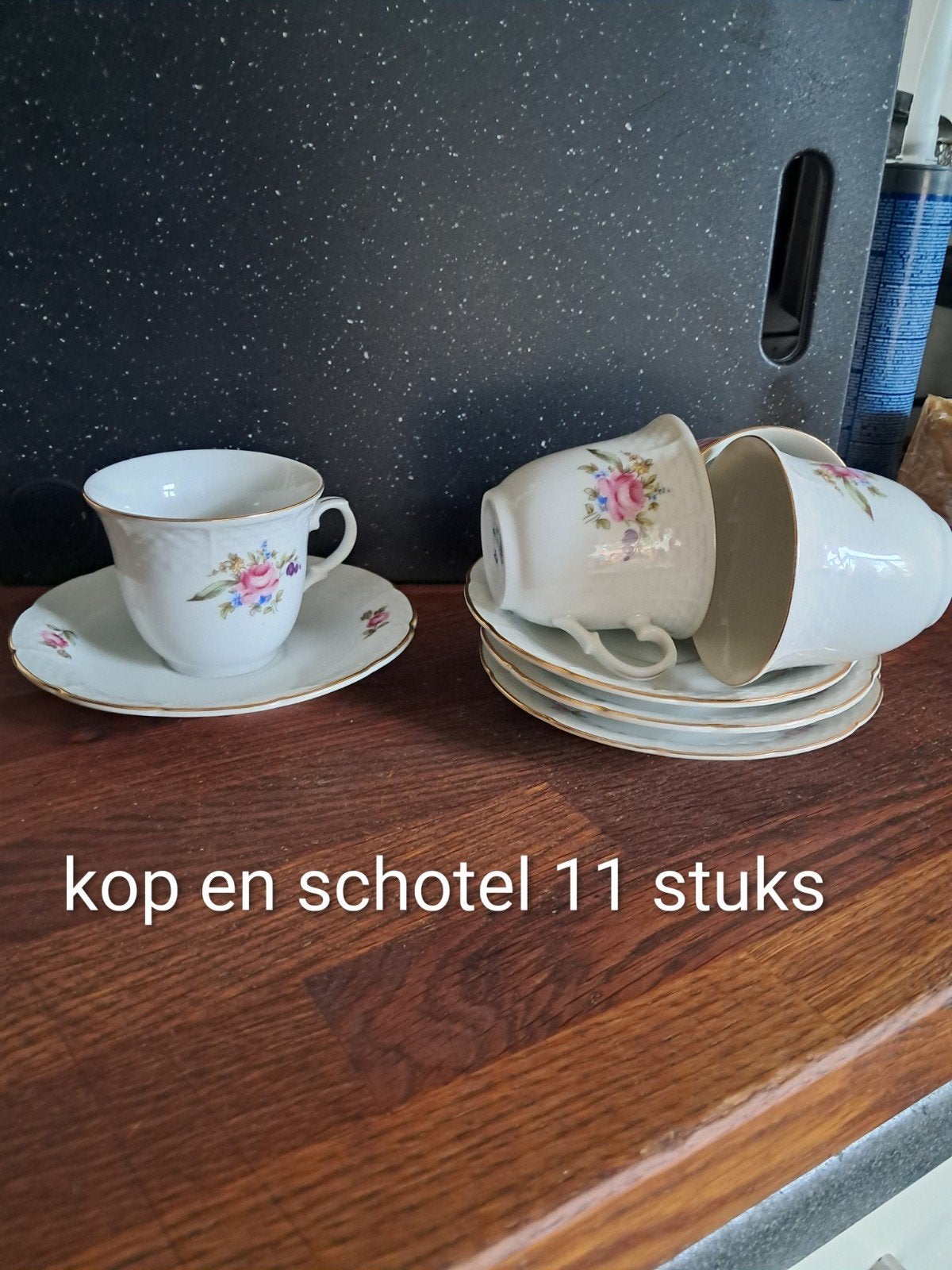 Compleet servies met bloemmotief, Ophalen, Zo goed als nieuw, Porselein, Overige stijlen