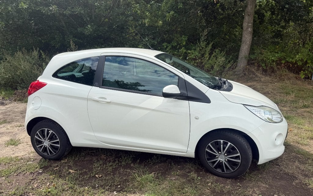 Ford Ka 1.2 69pk 2011 Wit, apk tot 24-06-2027, Auto's, Voorwielaandrijving, Euro 5, Stof, 1242 cc