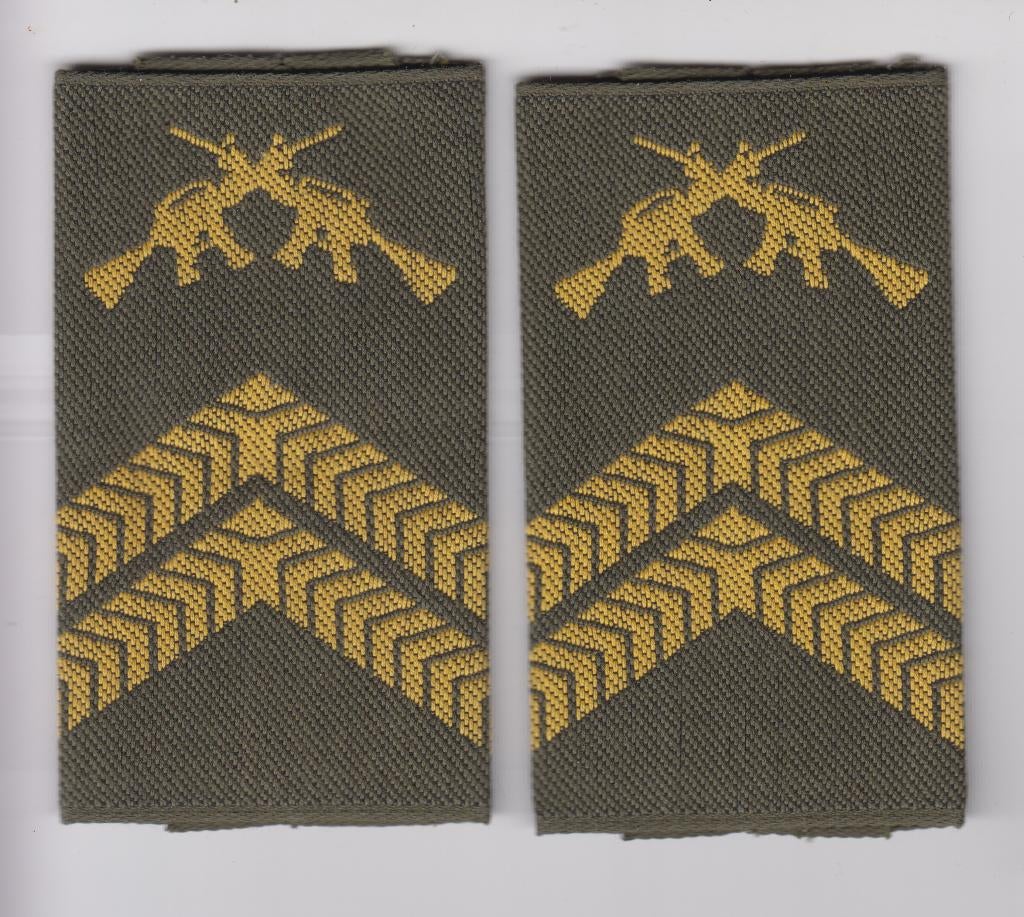 set rangen kpl 1 olk geel met gele diemaco, Ophalen of Verzenden, Landmacht, Nederland, Embleem of Badge