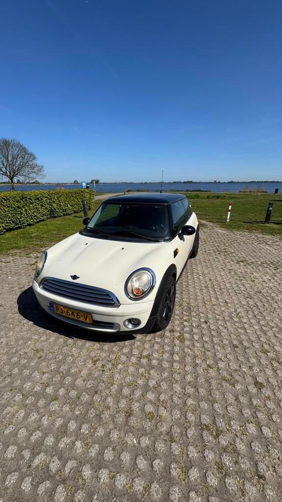 Mini 1.6 16V Cooper 2008 Wit, Auto's, Voorwielaandrijving, 750 kg, 4 cilinders, 4 stoelen