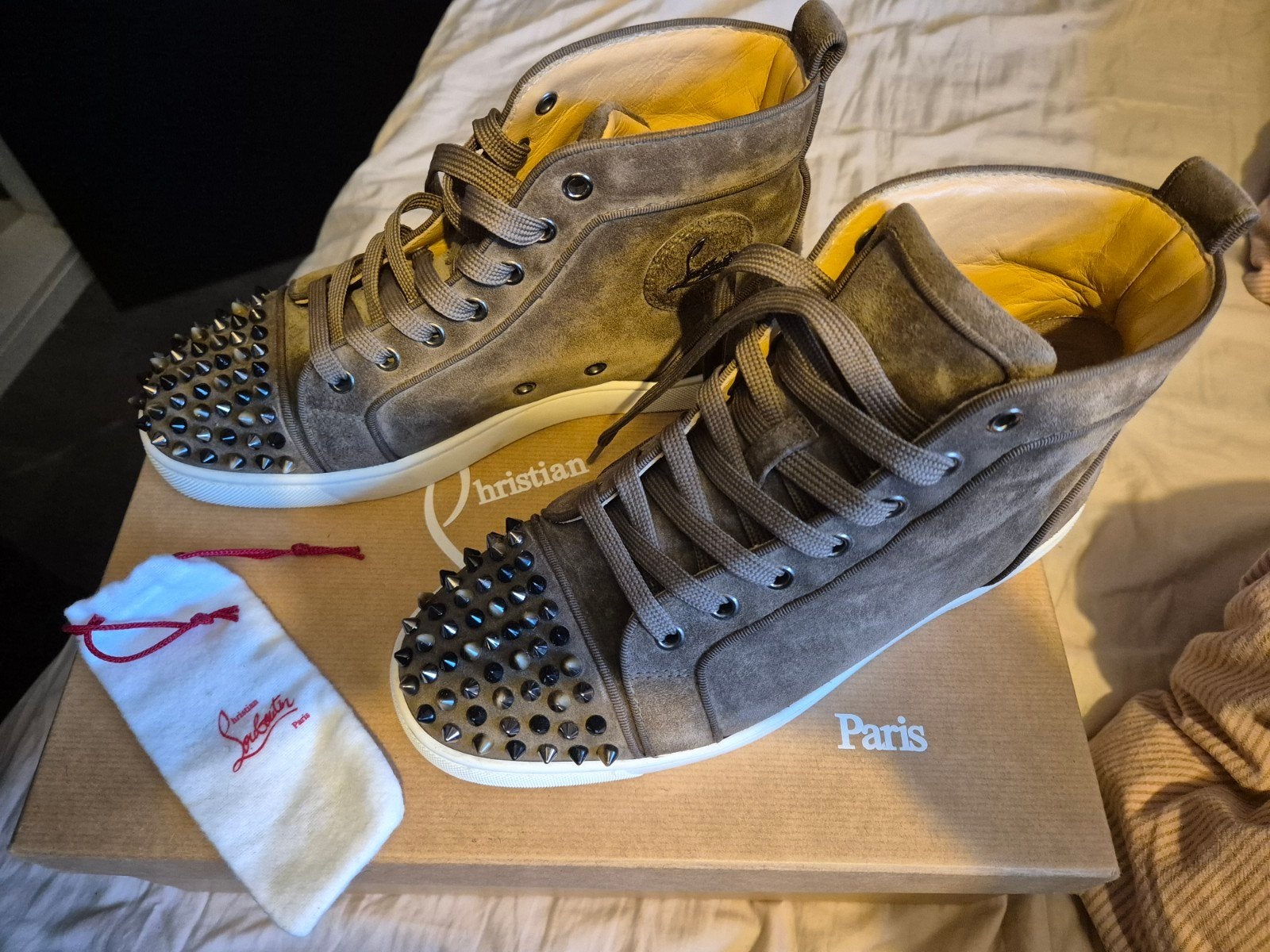 Christian Louboutin Sneakers Maat 40, Christian Louboutin, Bruin, Ophalen of Verzenden, Sneakers of Gympen