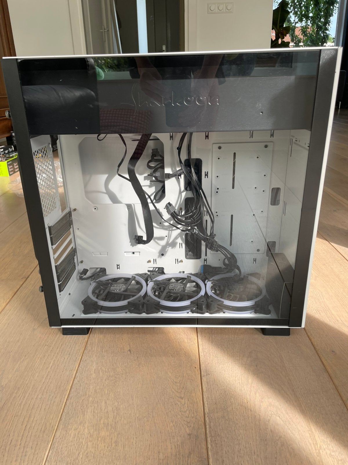 Sharkoon Pure Steel RGB wit met 3 fans en een 850 watt PSU, Computers en Software, Computerbehuizingen, Ophalen of Verzenden, Gebruikt
