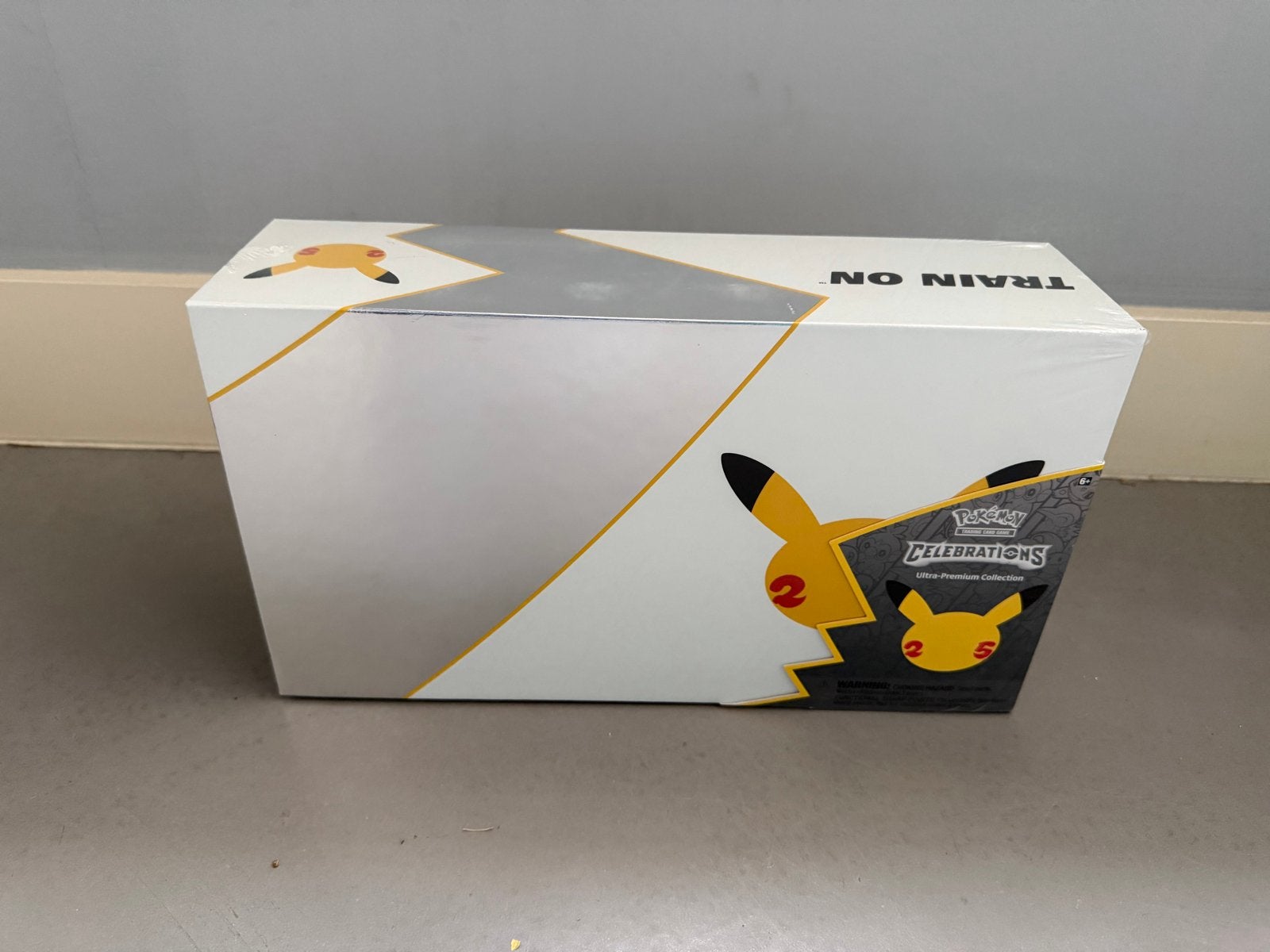 Pokémon Celebrations Ultra Premium Collection Box, Ophalen of Verzenden, Nieuw, Overige typen