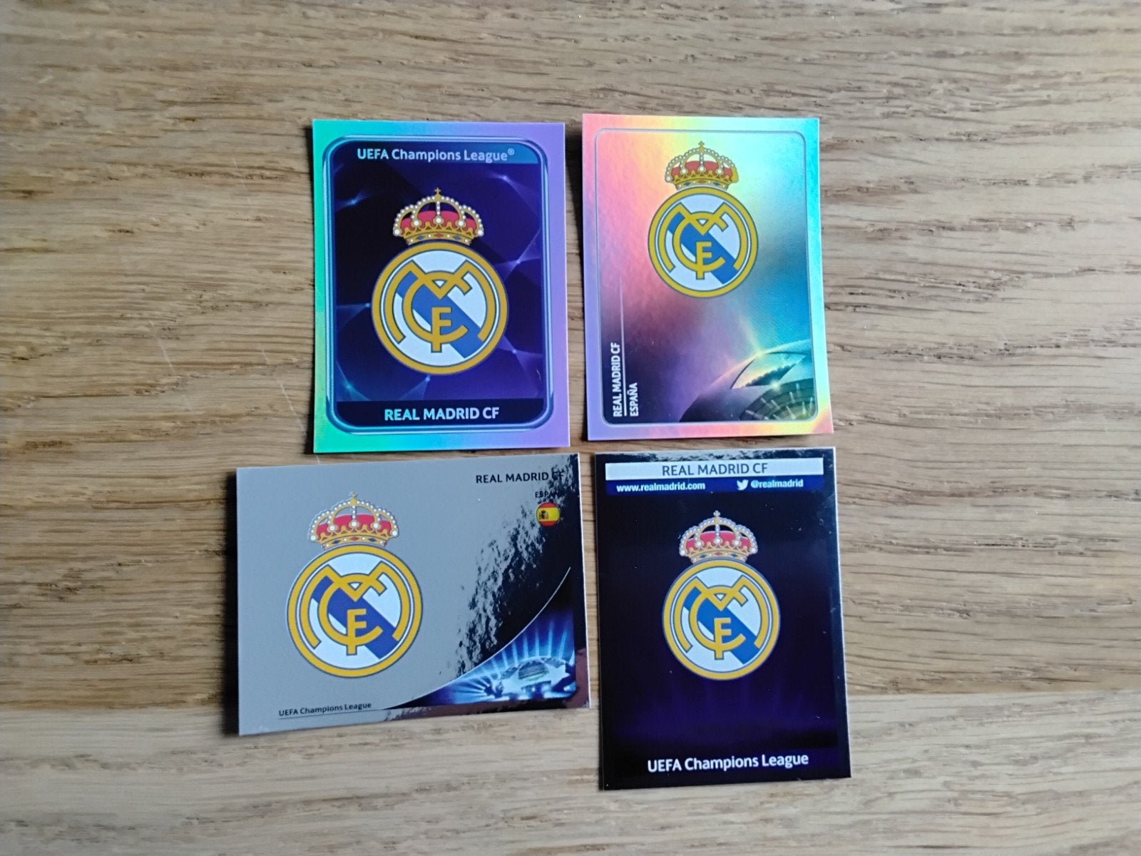 4 Panini Emblemen Real Madrid Champions League 2010-11-12-13, Verzamelen, Ophalen of Verzenden, Zo goed als nieuw, Buitenlandse clubs