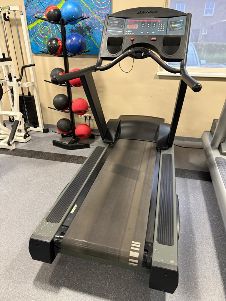 Life Fitness Loopband 9500HR - Professionele Kwaliteit, Ophalen, Gebruikt, Metaal, Loopband