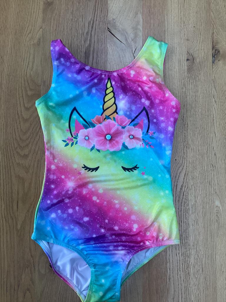 Turnpakje maat 140. Regenboogkleur met unicorn, Kindermaat 122 t/m 140, Ophalen of Verzenden, Zo goed als nieuw, Turnpak(je)
