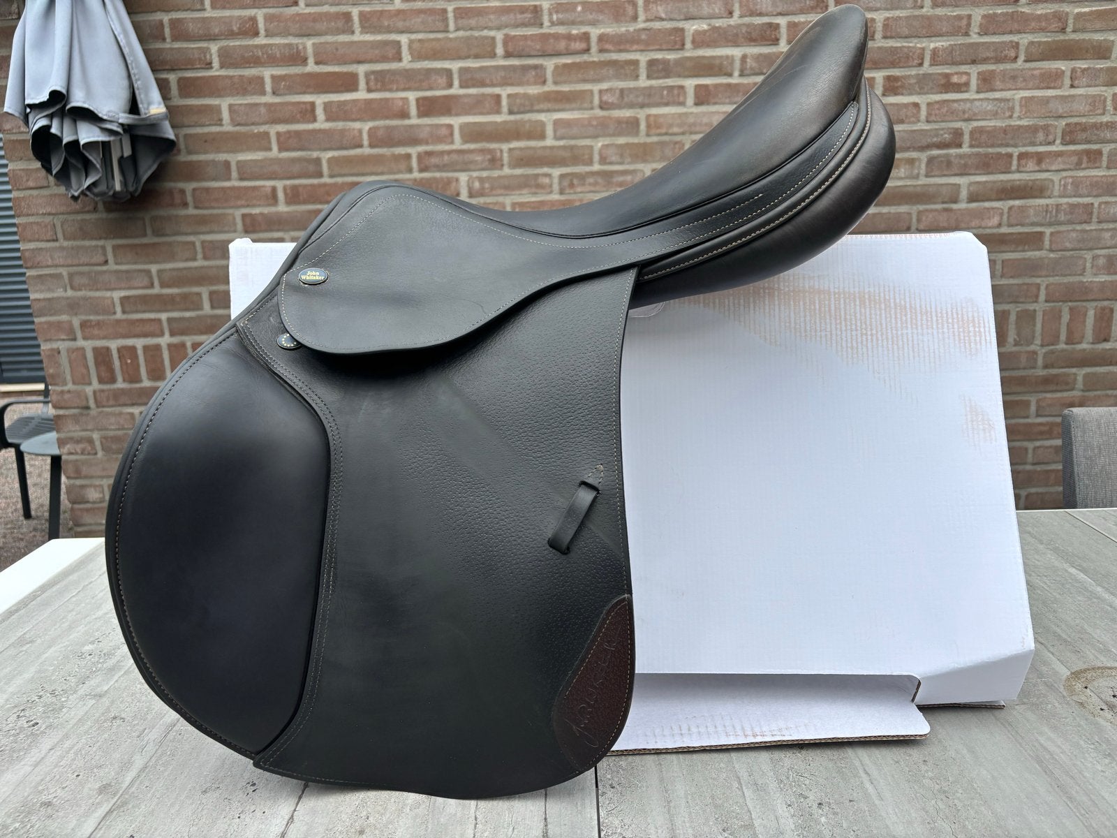 Goed onderhouden 17,5 inch John Whitaker springzadel,, L (17.5 inch), Gebruikt, Ophalen of Verzenden, Springen