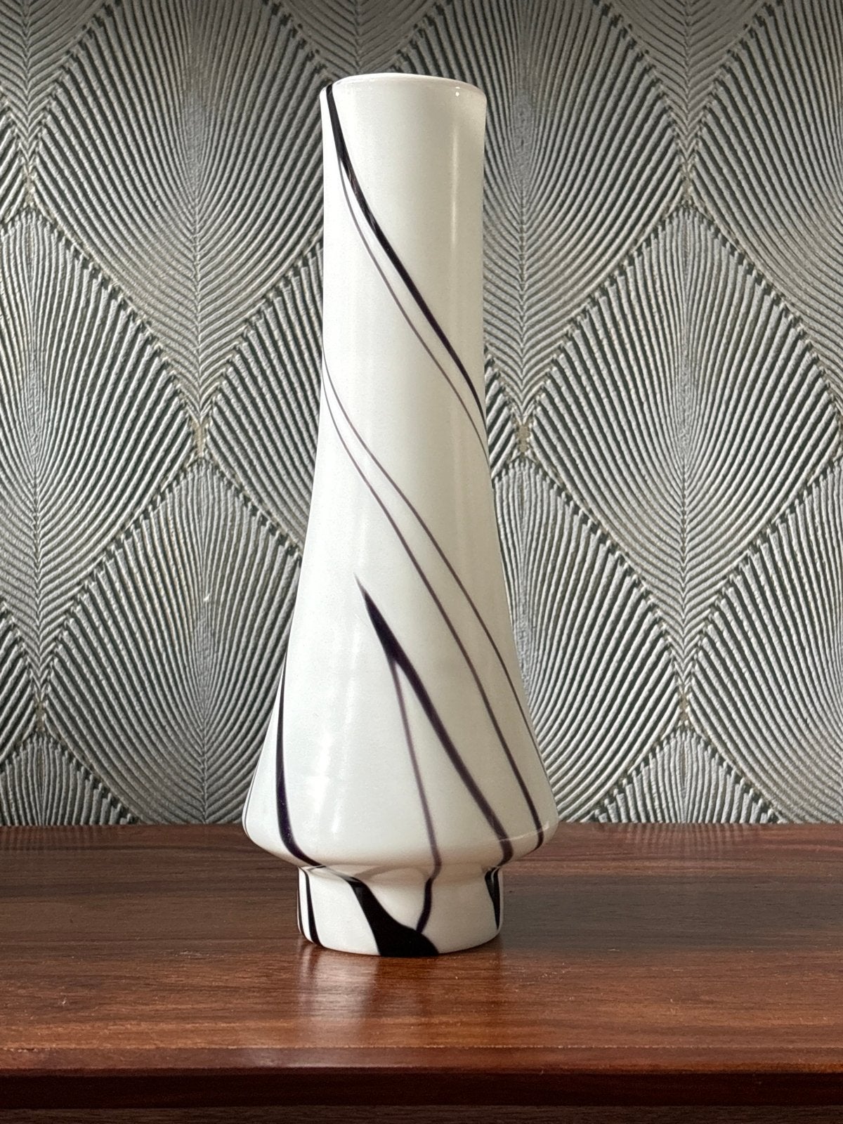 Vintage Witte Vaas met paars-zwarte swirl - 25 cm hoog, Ophalen of Verzenden