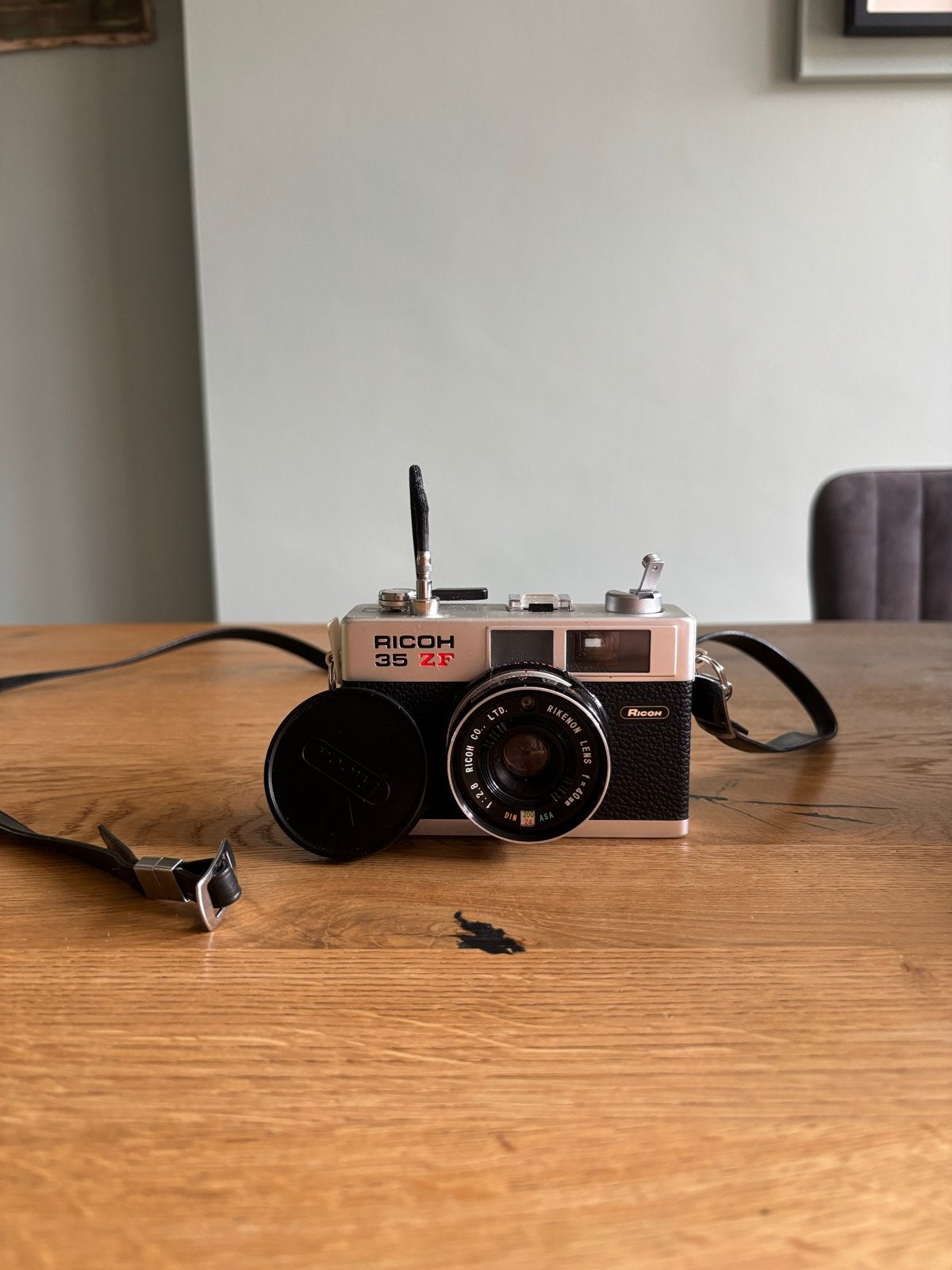 Ricoh 35 ZF Compact Camera met kabelontspanner, Ophalen of Verzenden, Zo goed als nieuw, Compact, Overige Merken