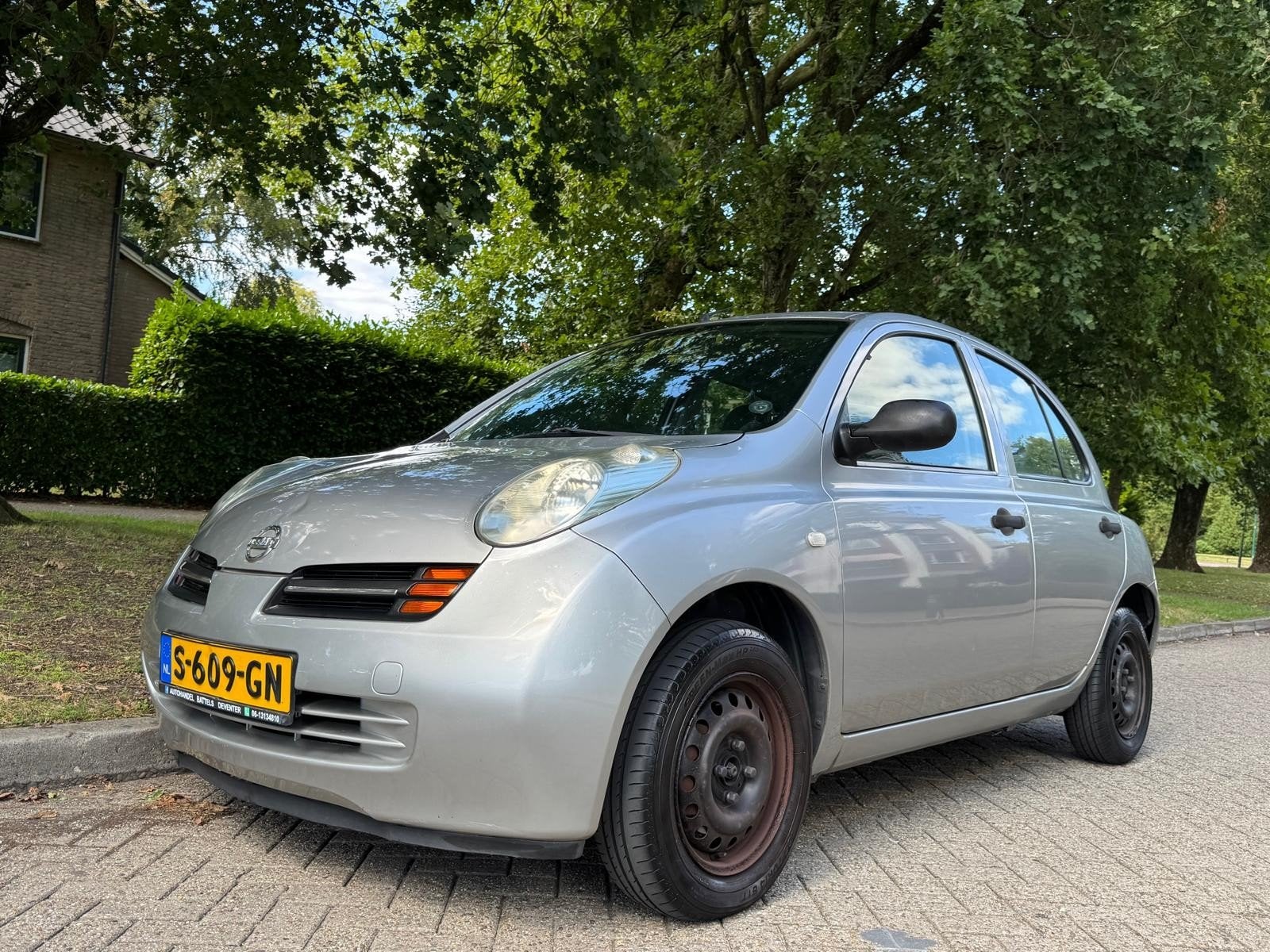 Nissan 2004 Grijs apk 2027, Auto's, Stof, 40 €/maand, Zwart, 4 cilinders