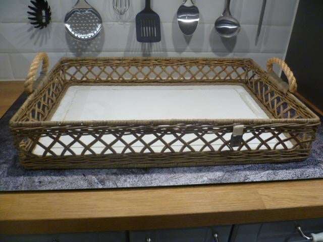 Groot Riviera Maison rattan dienblad met wit houten bodem, Ophalen, Zo goed als nieuw, Rechthoekig, Hout