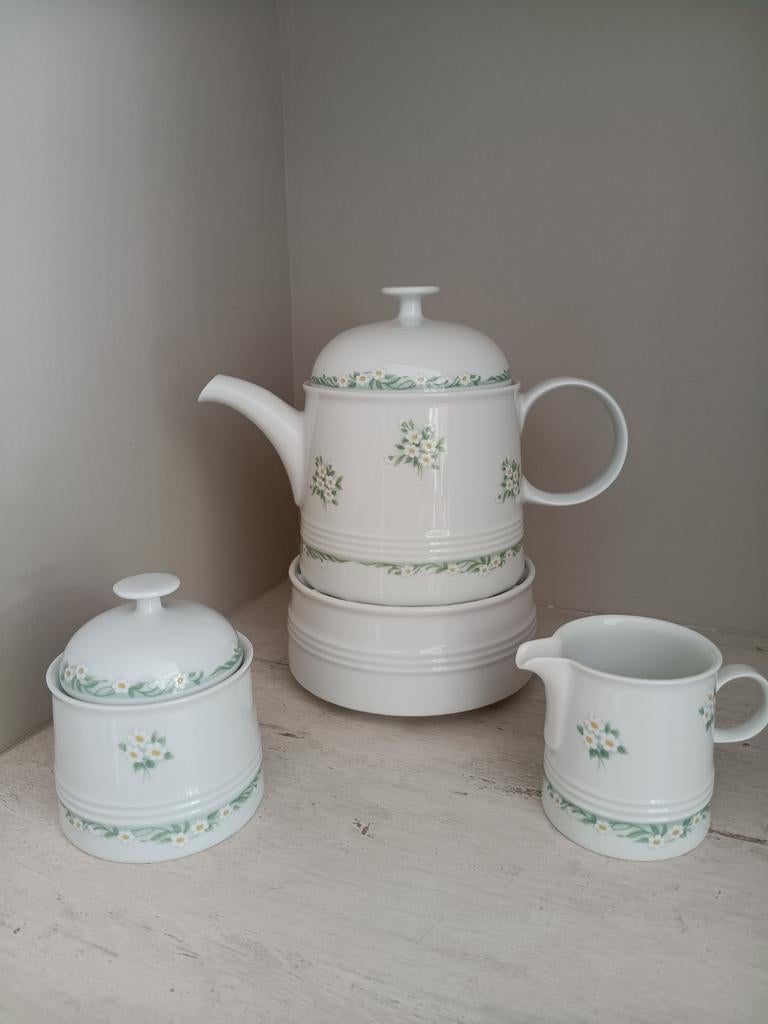 Theepot, melkkan,suikerpot en rechaud FRIESLAND GERMANY, Ophalen of Verzenden, Porselein, Overige stijlen, Overige typen