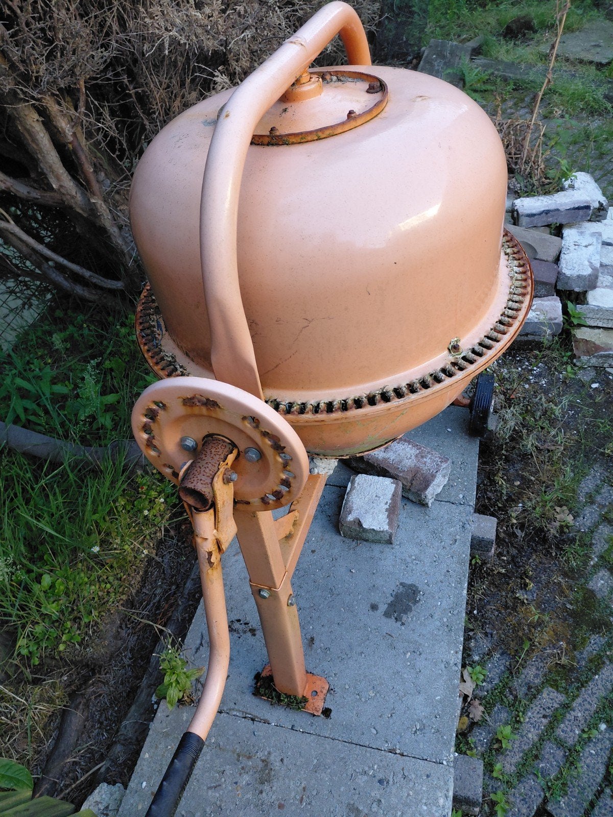 Gratis - Betonmolen / Betonmixer - Opknappertje, Ophalen, Gebruikt