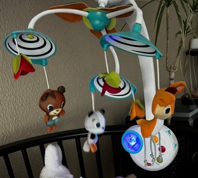 Tiny Love muziek mobiel, Kinderen en Baby's, Speelgoed | Babyspeelgoed, Ophalen, Zo goed als nieuw, Mobiel, Met licht