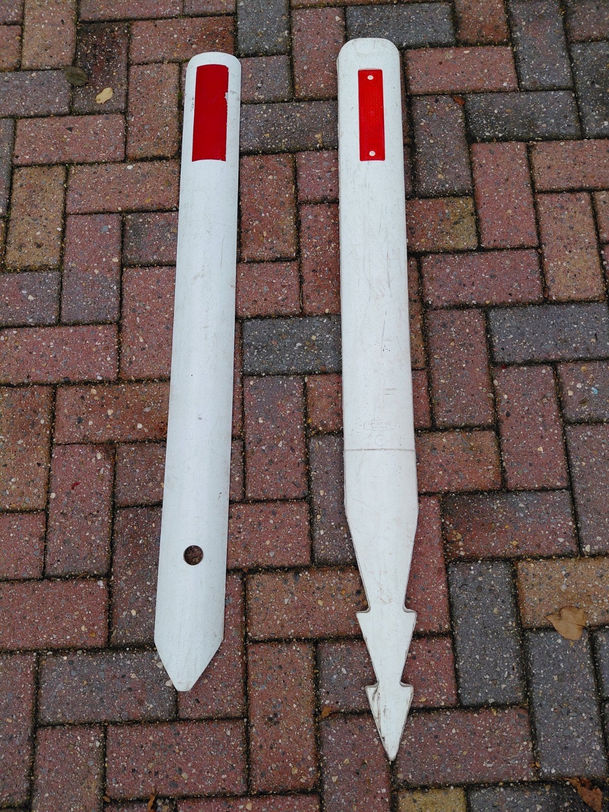 Bermpaaltjes (reflectorpaaltjes) rood/wit, Ophalen, Gebruikt, Universele onderdelen