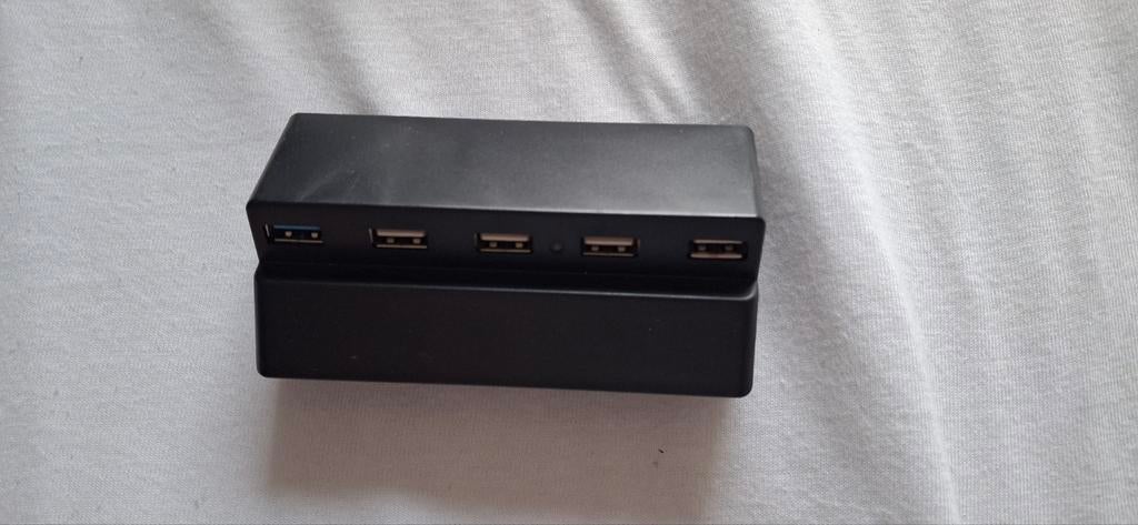 Ps4 slim extra usb dock, Ophalen of Verzenden, Zo goed als nieuw