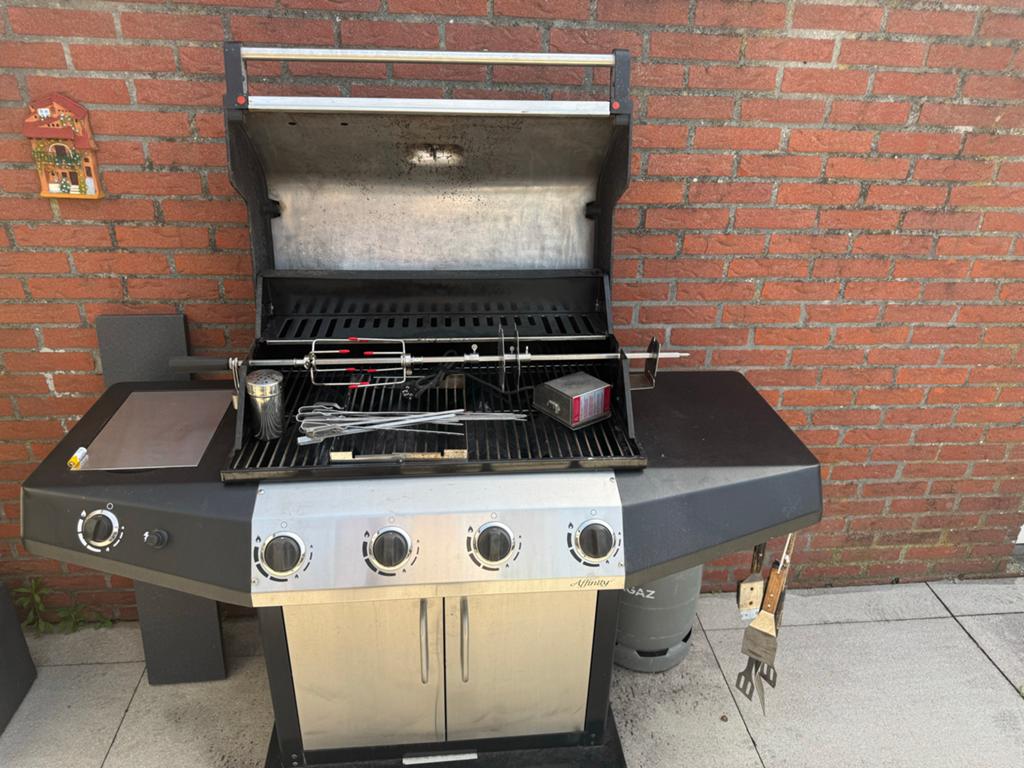 Ducane Affinity Gasbarbecue met draaispit en zijbrander, Ophalen of Verzenden, Gebruikt