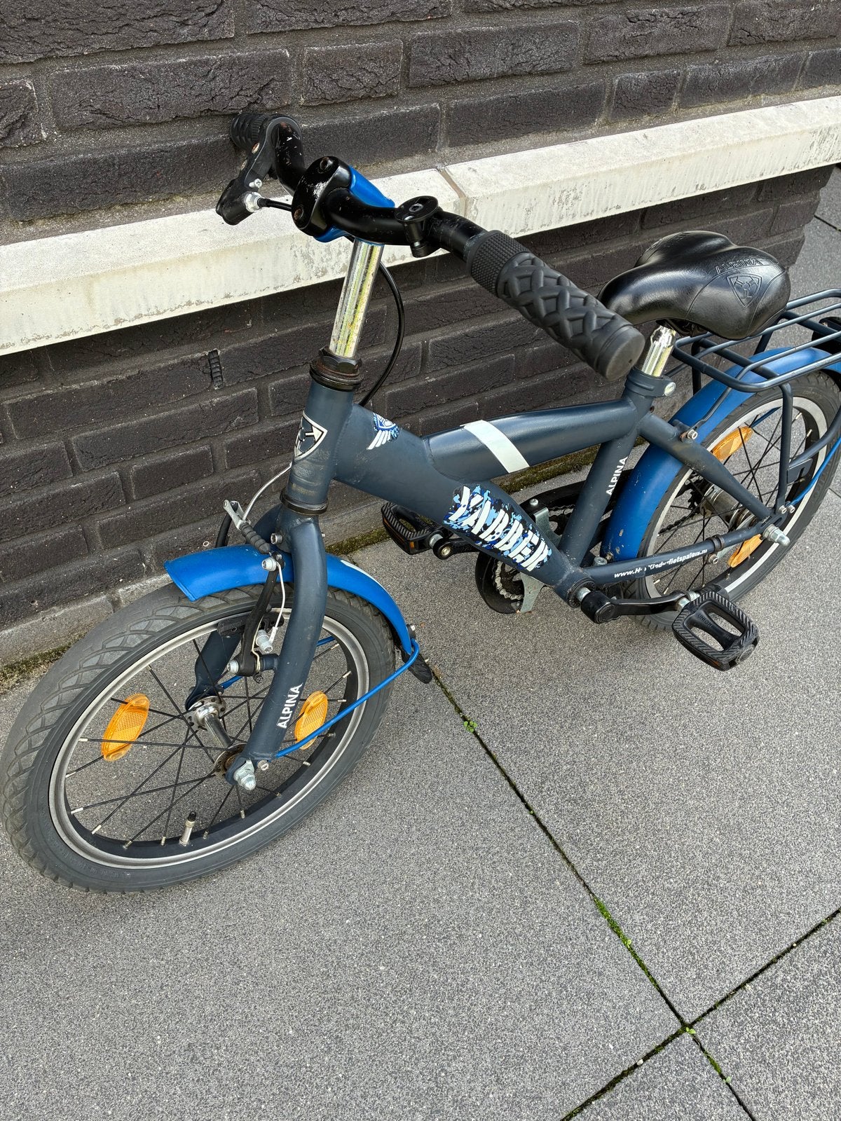Alpina Yabber kinderfiets 16 inch - Grijs/Blauw, Ophalen, Gebruikt, Terugtraprem, Minder dan 16 inch
