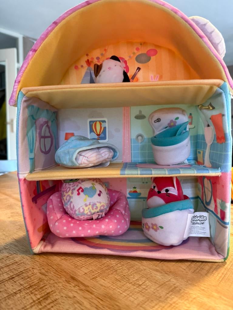 Squishville Fifi's Cottage Soft Playset, Ophalen of Verzenden, Zo goed als nieuw, Poppenhuis