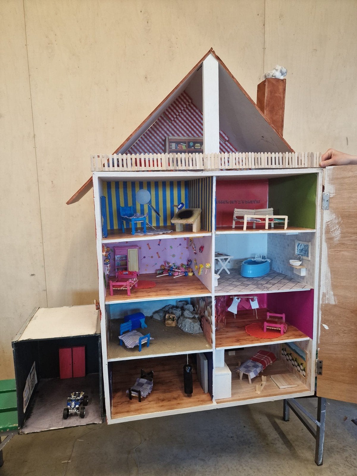 Uniek Zelfgemaakt Poppenhuis - 1.4m x 1m, Ophalen